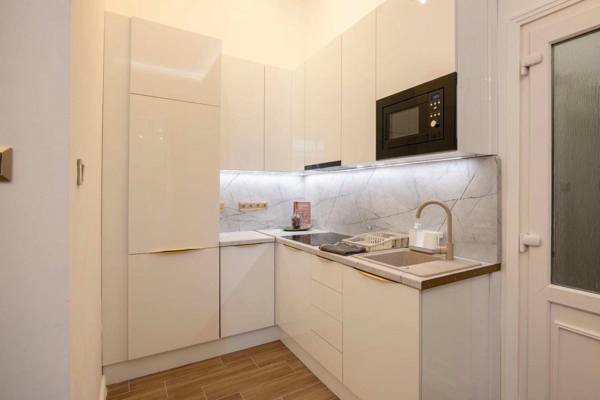 Exclusive Downtown Quentin Residence By Prestige Homes Boedapest Buitenkant foto