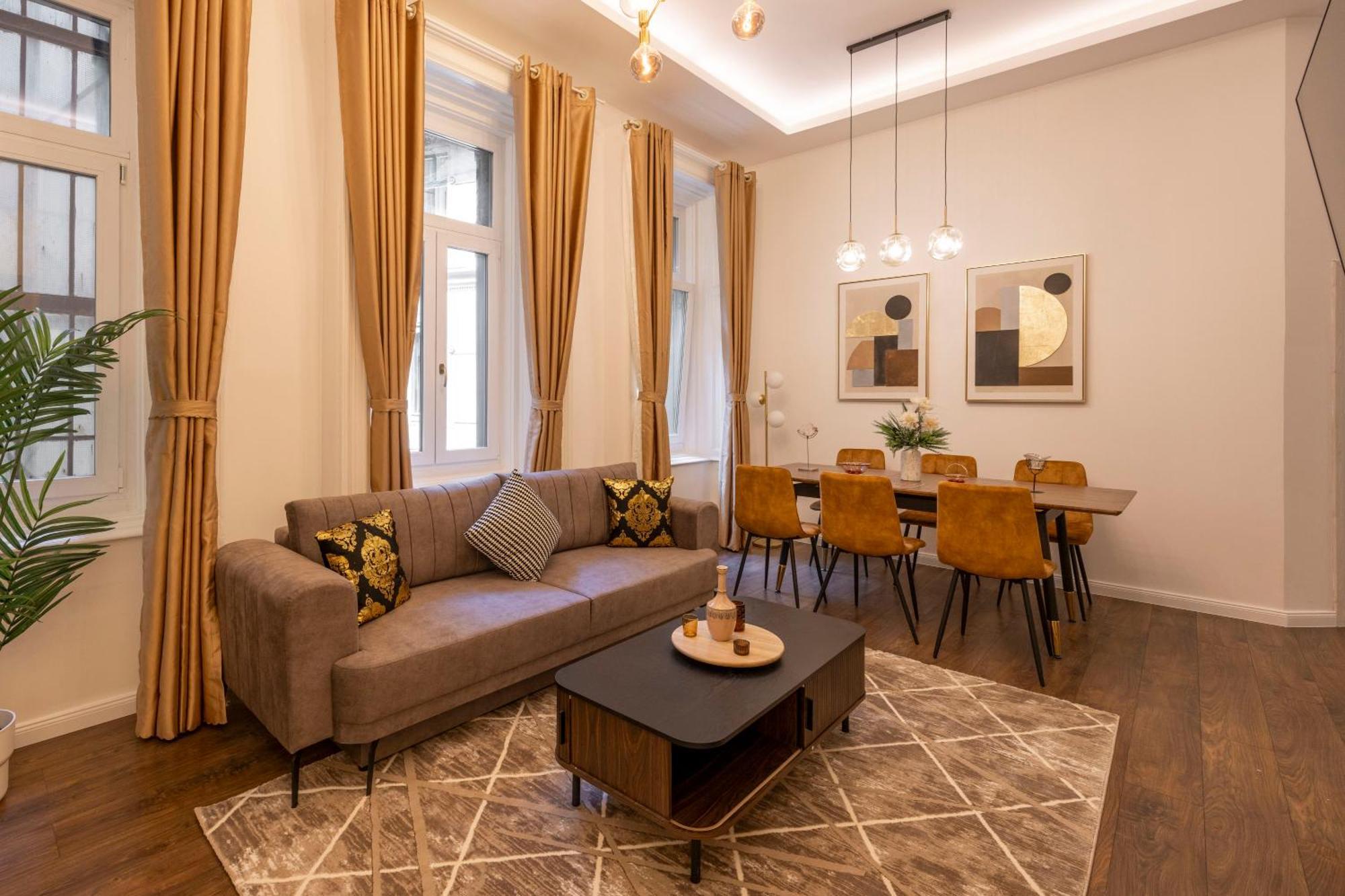 Exclusive Downtown Quentin Residence By Prestige Homes Boedapest Buitenkant foto