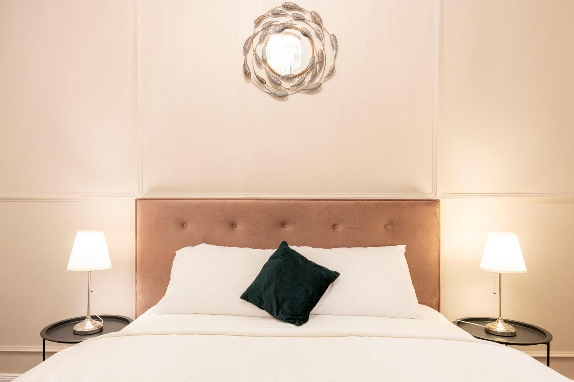 Exclusive Downtown Quentin Residence By Prestige Homes Boedapest Buitenkant foto