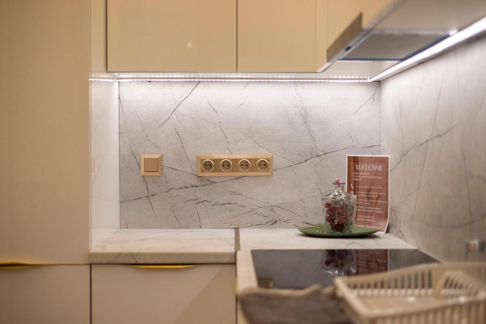 Exclusive Downtown Quentin Residence By Prestige Homes Boedapest Buitenkant foto