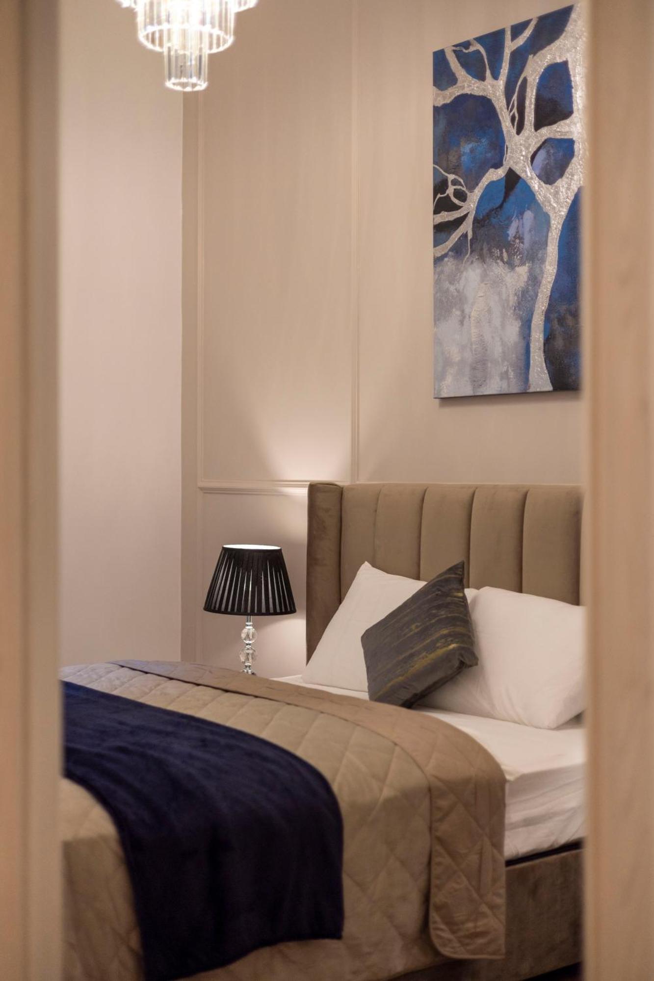 Exclusive Downtown Quentin Residence By Prestige Homes Boedapest Buitenkant foto
