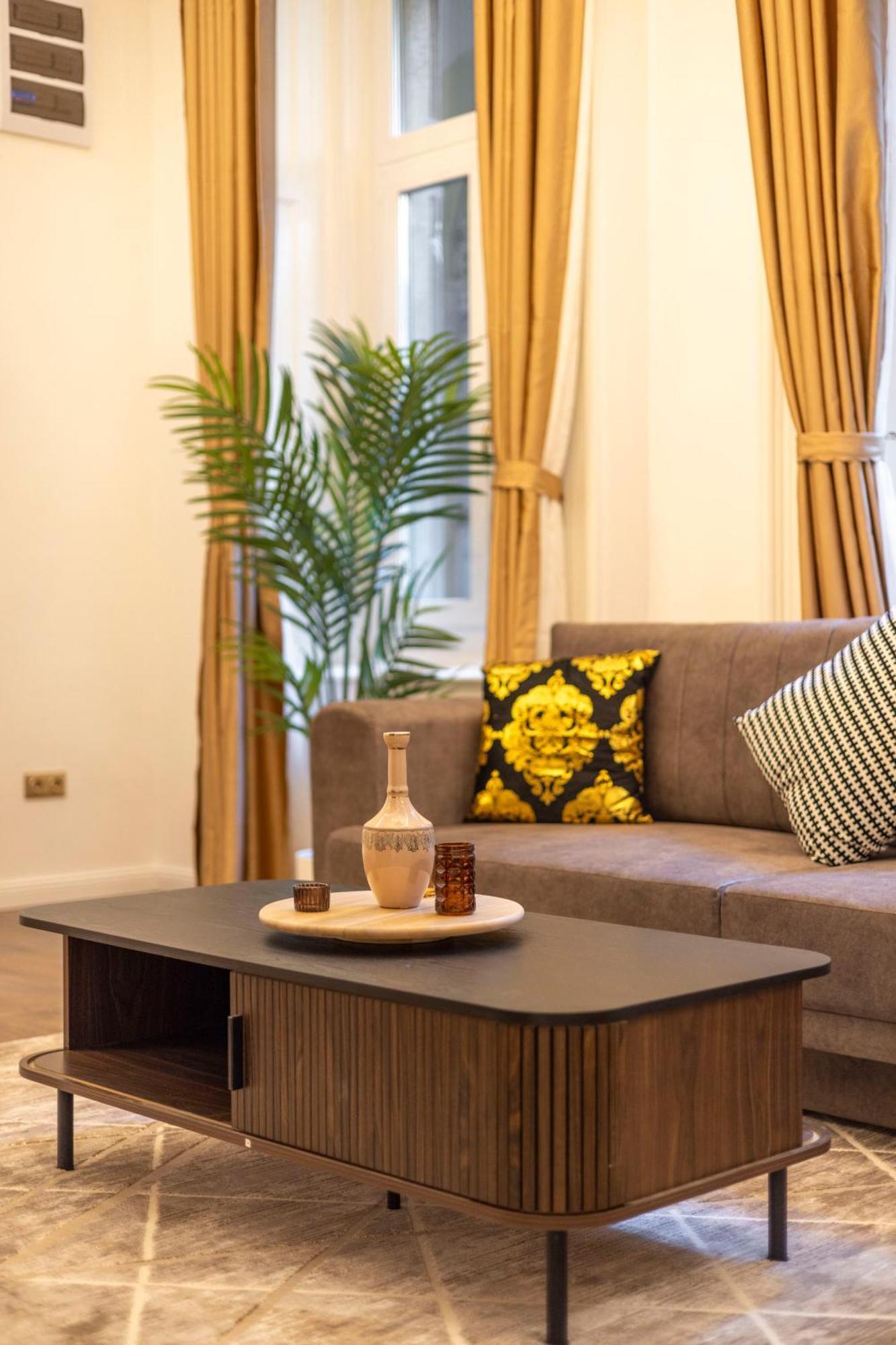Exclusive Downtown Quentin Residence By Prestige Homes Boedapest Buitenkant foto
